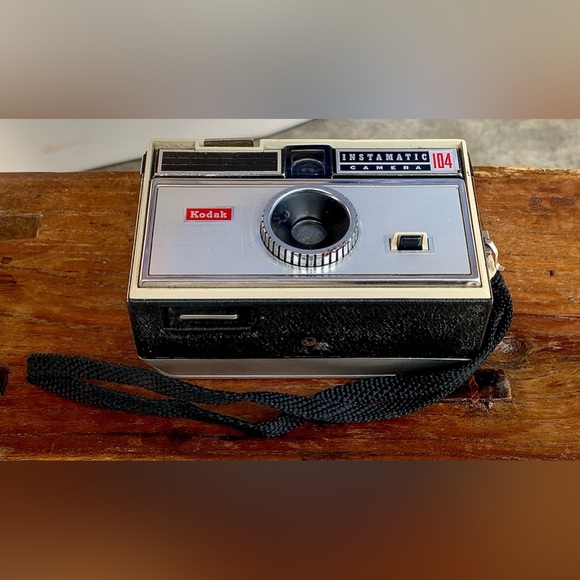 Vintage Kodak Instamatic 104 26mm Film Camera - Picture 8 of 16